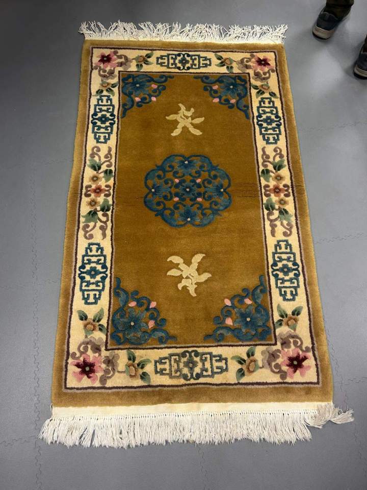 Nettoyage à la main de tapis en soie Auvergne